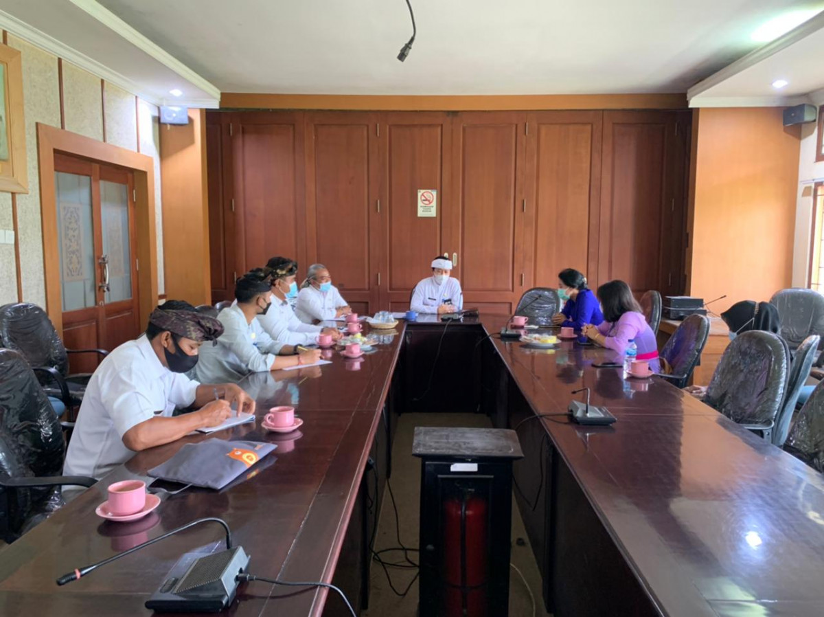 PEMBINAAN DAN EVALUASI ANGGOTA JARINGAN DOKUMENTASI DAN INFORMASI HUKUM (JDIH) DI KABUPATEN KARANGASEM